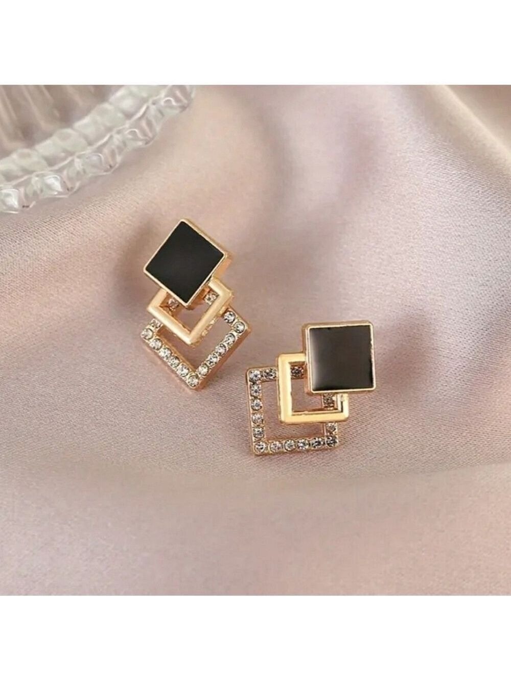 Golden rhinestones earrings